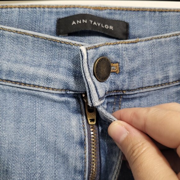 ANN TAYLOR Womens SZ 14 The Skinny Modern Fit Jeans Light Wash Raw Hem Ankle - Picture 10 of 13
